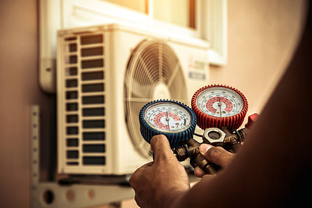 Professional Emergency Hvac technician working in Courtland, AL